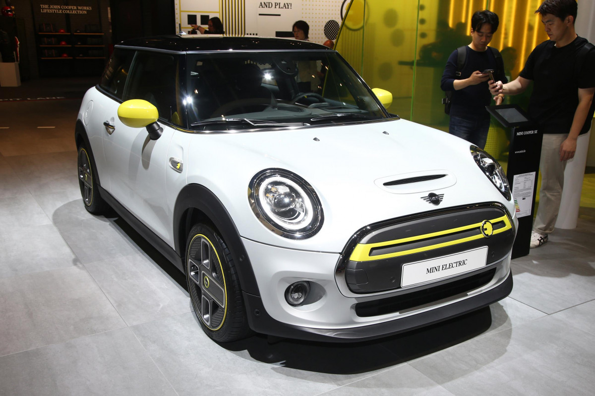 Top 5 Electric Hatchbacks Number 3 Regit